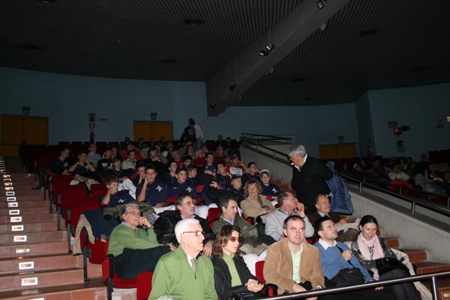 Premiazione: In prima fila, da sinistra, Giancarlo Folli, Loredana Ruisi, Francesco Cusati, Massimiliano Tralli, Angela Bellarte